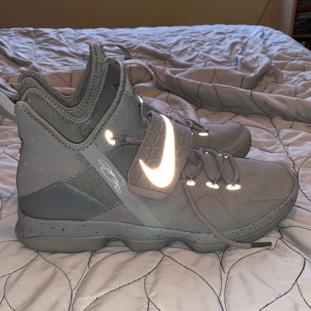 Grey LeBron 14s